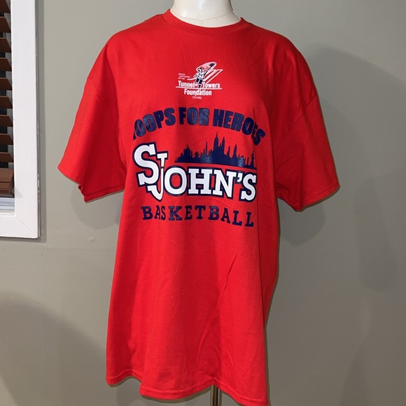 NWOT Unisex St. John’s University Men’s Basketball Tshirt - Picture 3 of 6